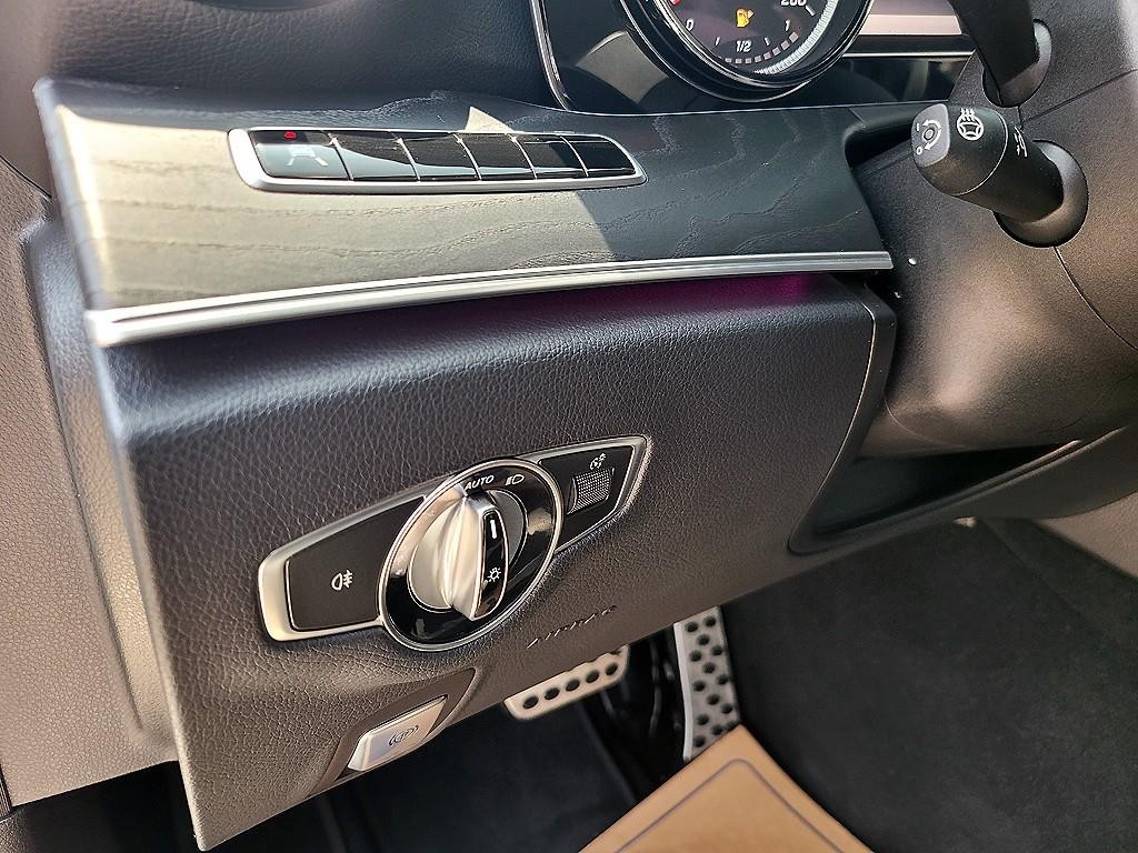 벤츠 E 클래스 E-클래스 W213 E220d 아방가르드 이미지 13