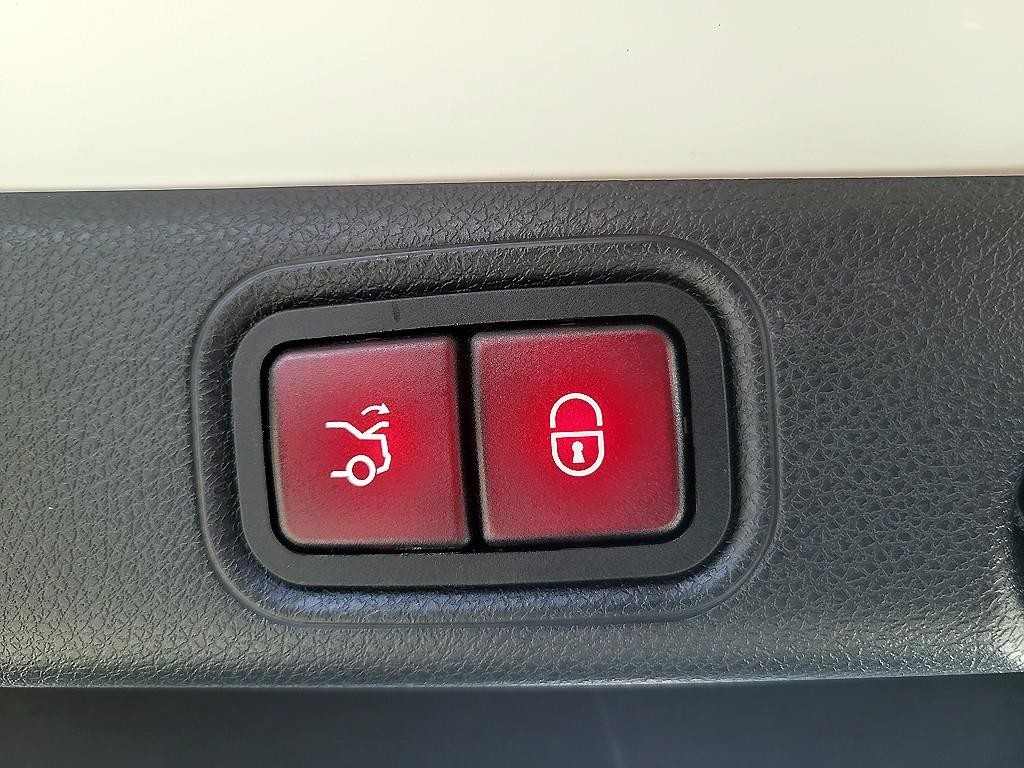 벤츠 E 클래스 E-클래스 W213 E220d 아방가르드 이미지 18