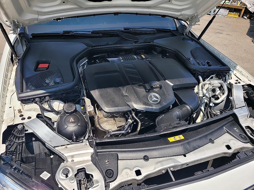 벤츠 E 클래스 E-클래스 W213 E220d 아방가르드 이미지 19