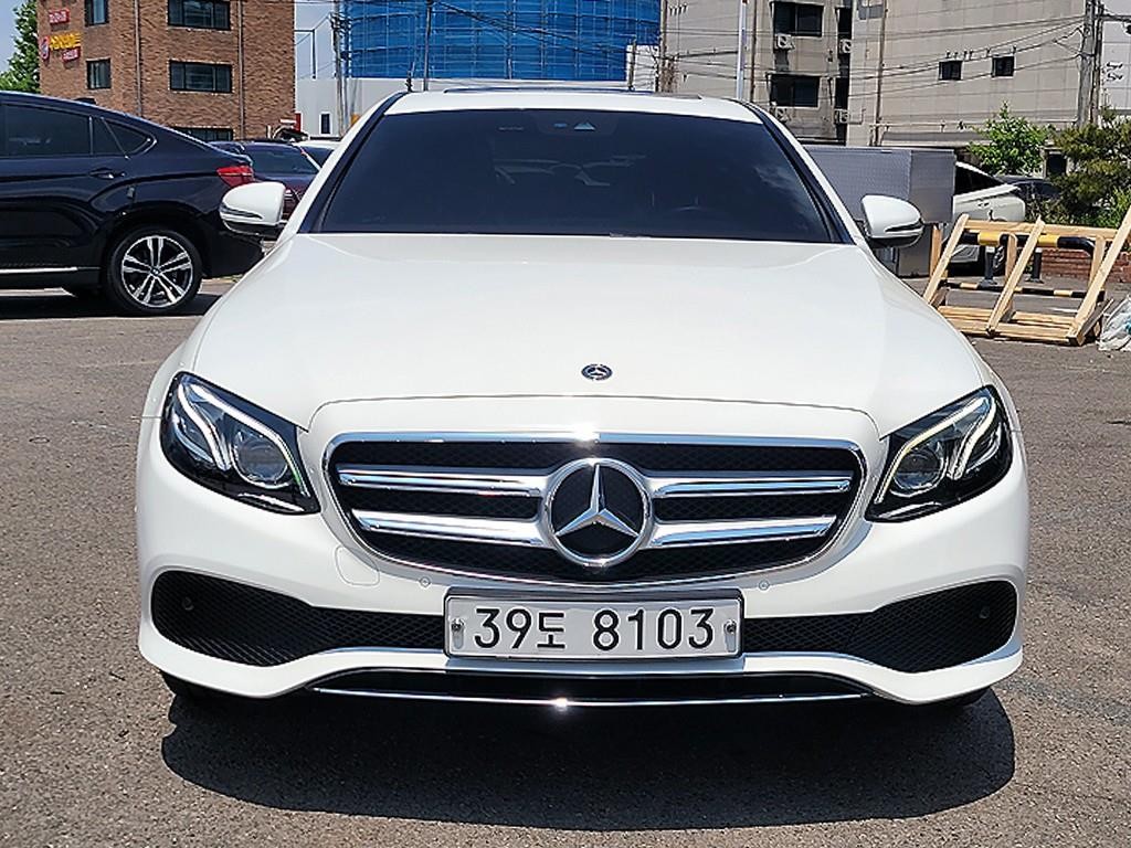 벤츠 E 클래스 E-클래스 W213 E220d 아방가르드 이미지 2