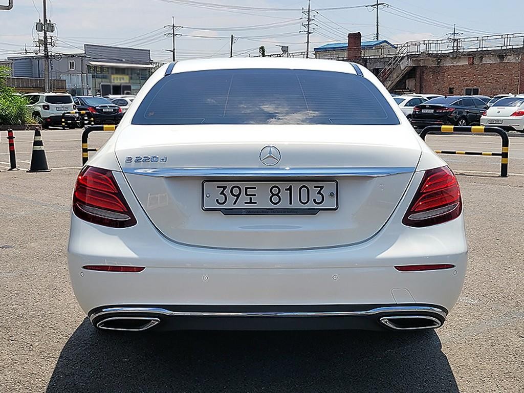 벤츠 E 클래스 E-클래스 W213 E220d 아방가르드 이미지 3