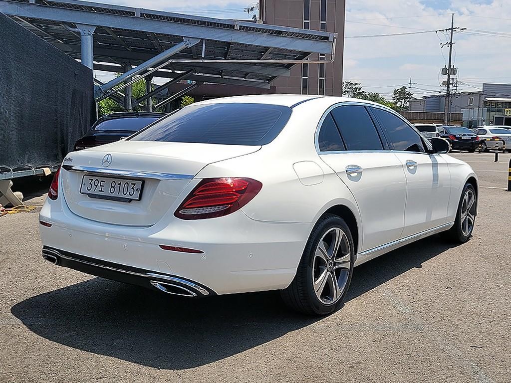 벤츠 E 클래스 E-클래스 W213 E220d 아방가르드 이미지 4