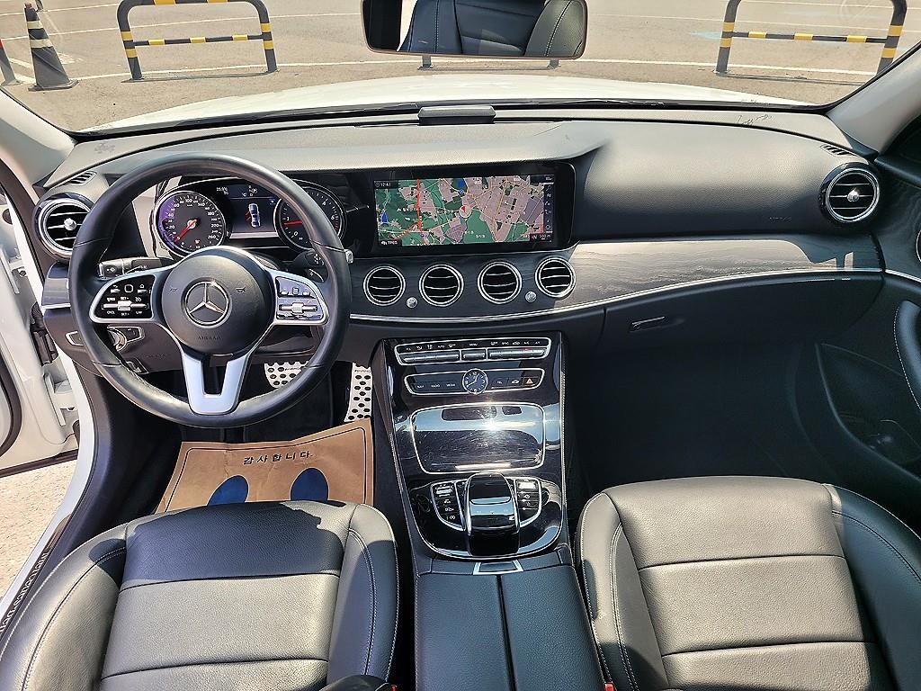 벤츠 E 클래스 E-클래스 W213 E220d 아방가르드 이미지 5