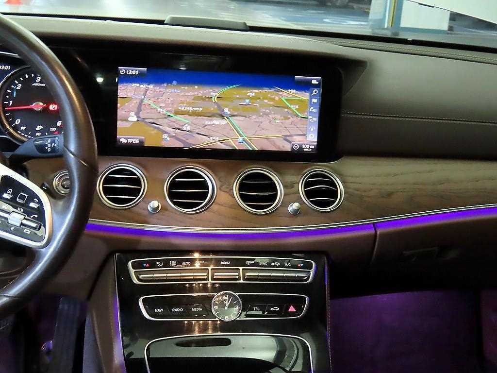 벤츠 E 클래스 E-클래스 W213 E220d 4MATIC 익스클루시브 이미지 10