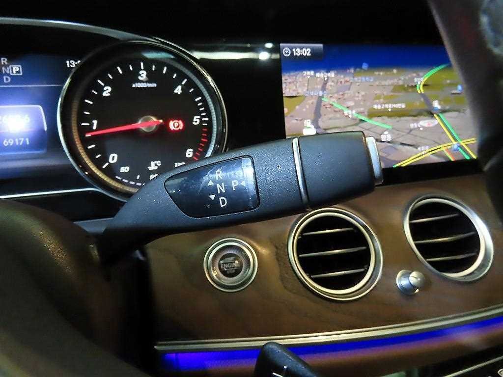 벤츠 E 클래스 E-클래스 W213 E220d 4MATIC 익스클루시브 이미지 11