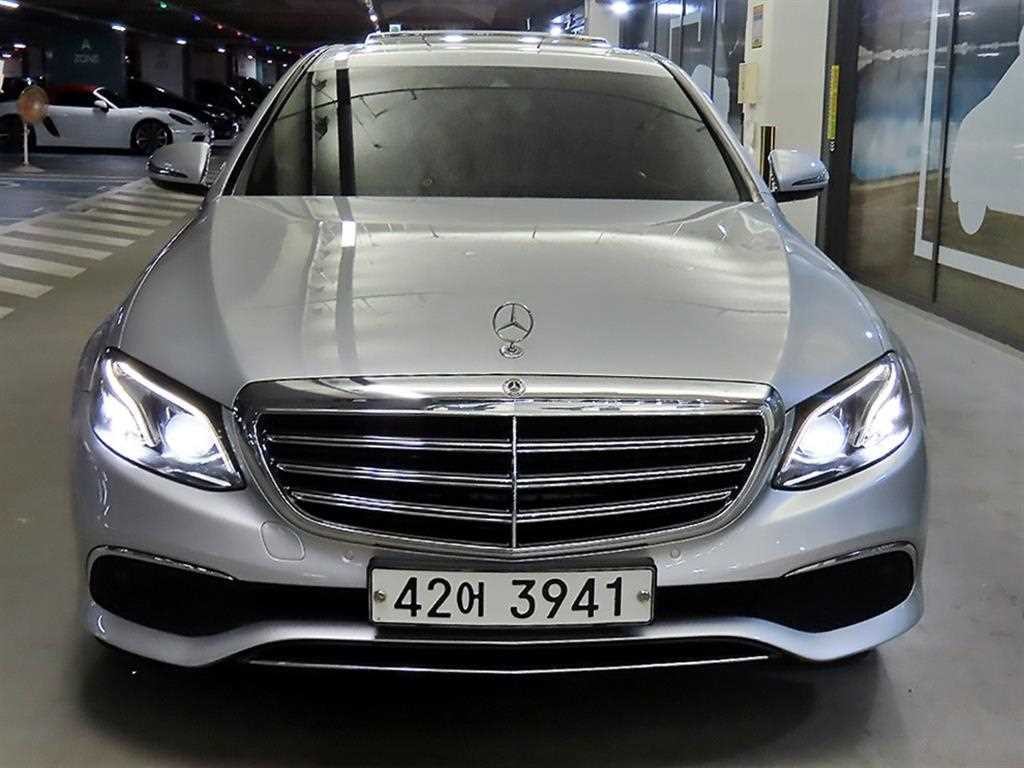 벤츠 E 클래스 E-클래스 W213 E220d 4MATIC 익스클루시브 이미지 2