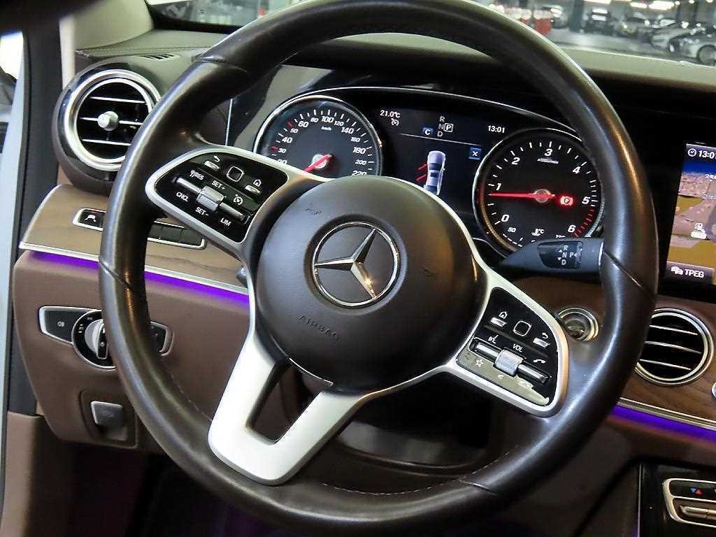 벤츠 E 클래스 E-클래스 W213 E220d 4MATIC 익스클루시브 이미지 7