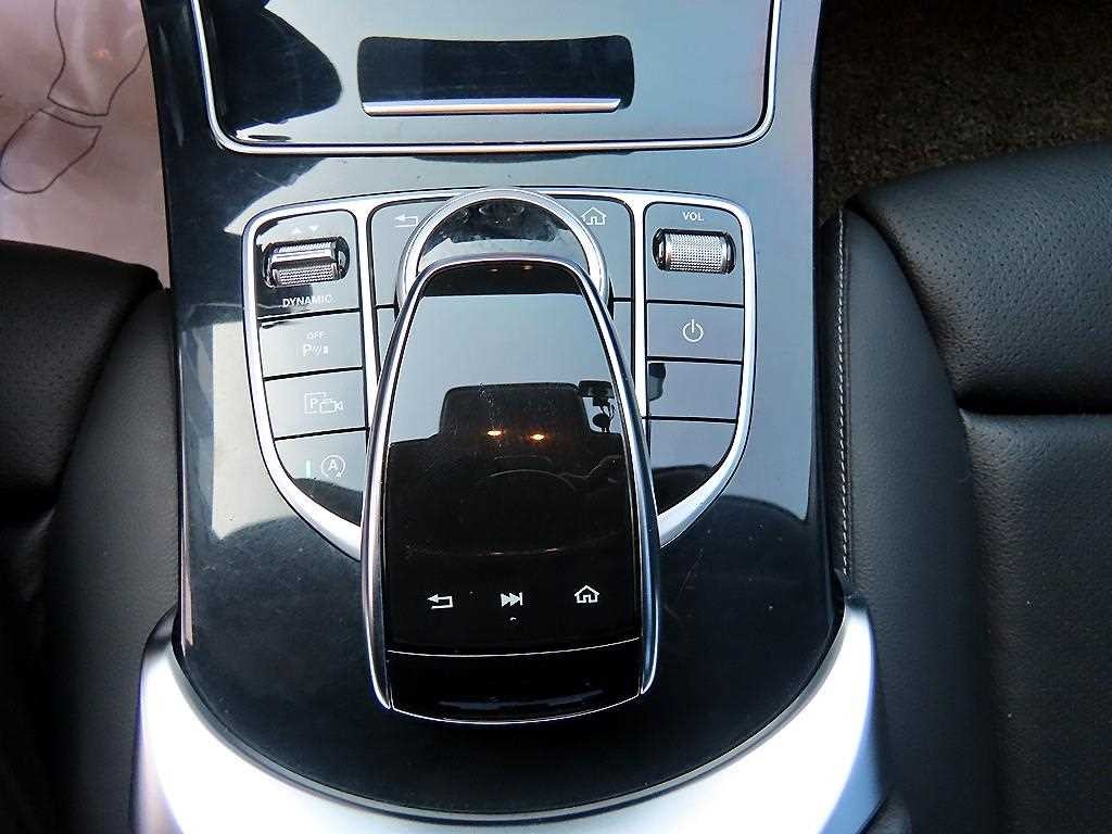 벤츠 C 클래스 C클래스 W205 C200 아방가르드 이미지 12