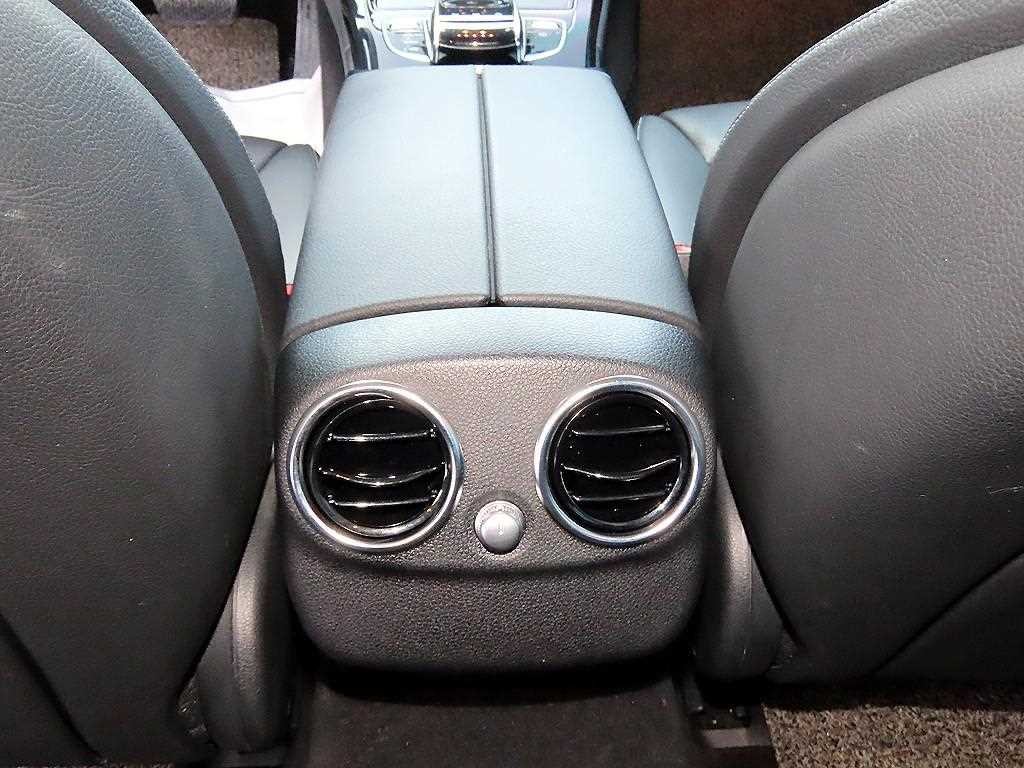 벤츠 C 클래스 C클래스 W205 C200 아방가르드 이미지 17