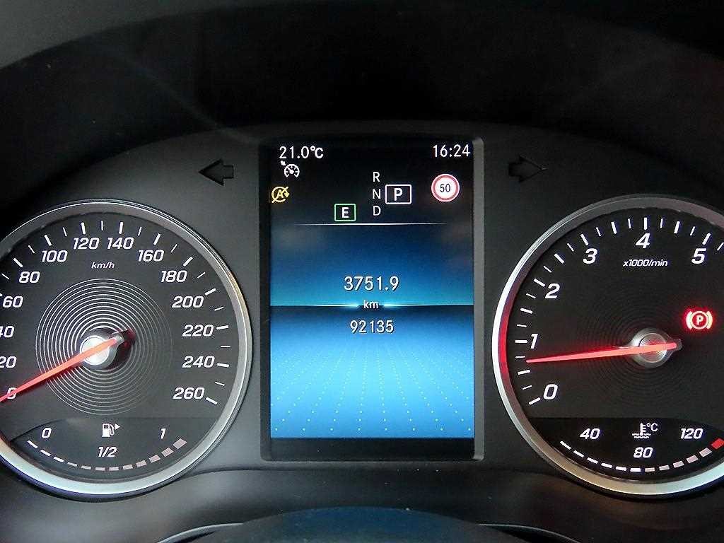 벤츠 C 클래스 C클래스 W205 C200 아방가르드 이미지 9