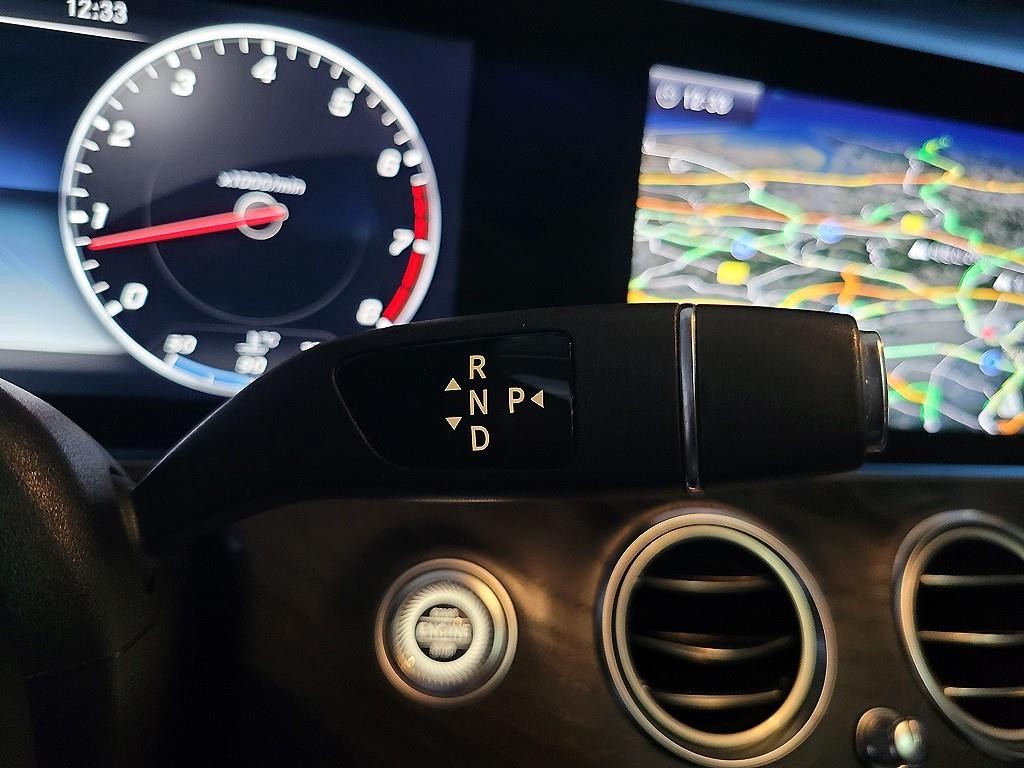 벤츠 E 클래스 E-클래스 W213 E300 아방가르드 이미지 12