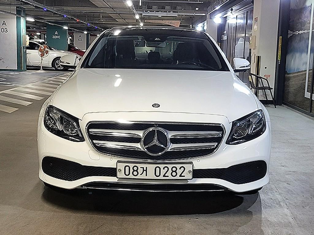 벤츠 E 클래스 E-클래스 W213 E300 아방가르드 이미지 2