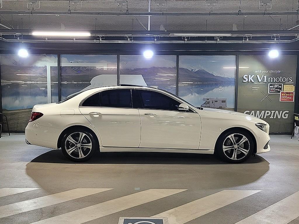 벤츠 E 클래스 E-클래스 W213 E300 아방가르드 이미지 3