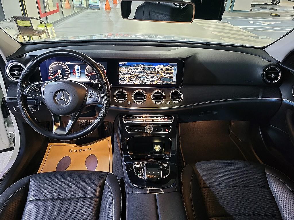 벤츠 E 클래스 E-클래스 W213 E300 아방가르드 이미지 6
