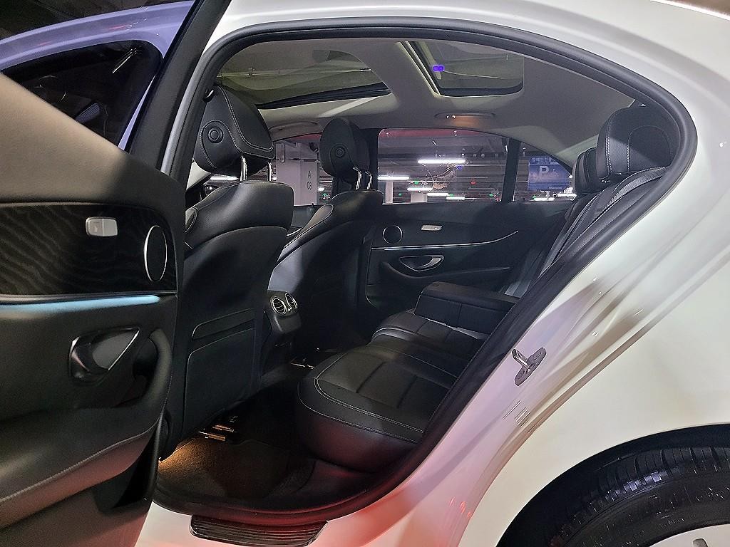 벤츠 E 클래스 E-클래스 W213 E300 아방가르드 이미지 8