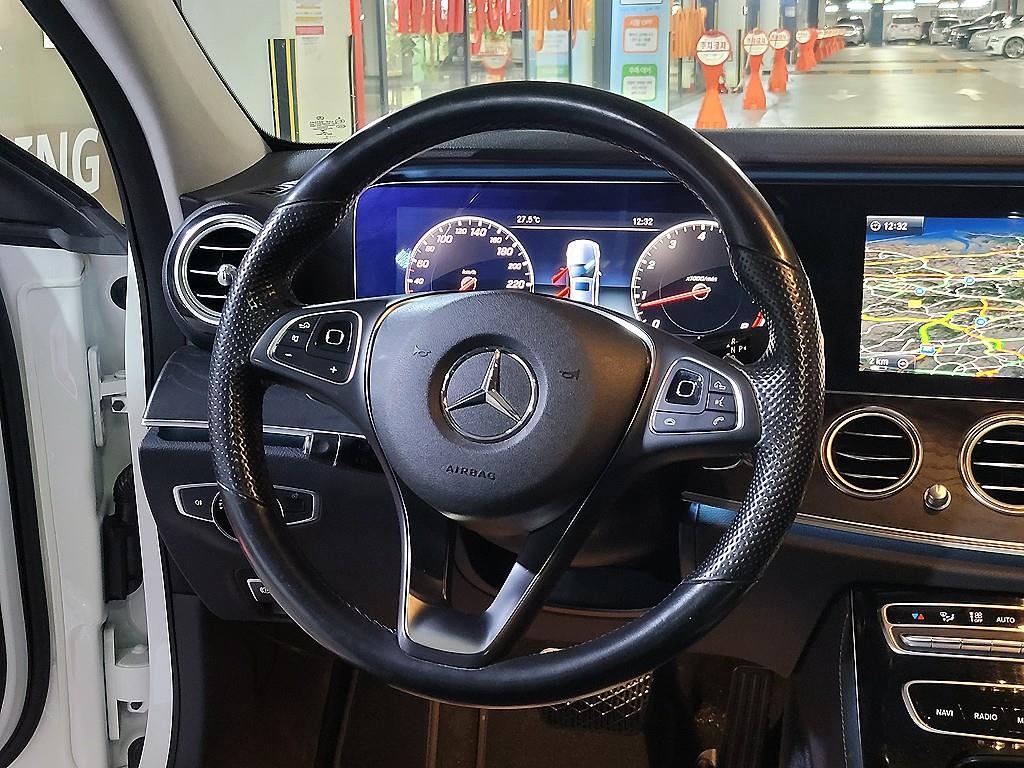 벤츠 E 클래스 E-클래스 W213 E300 아방가르드 이미지 9