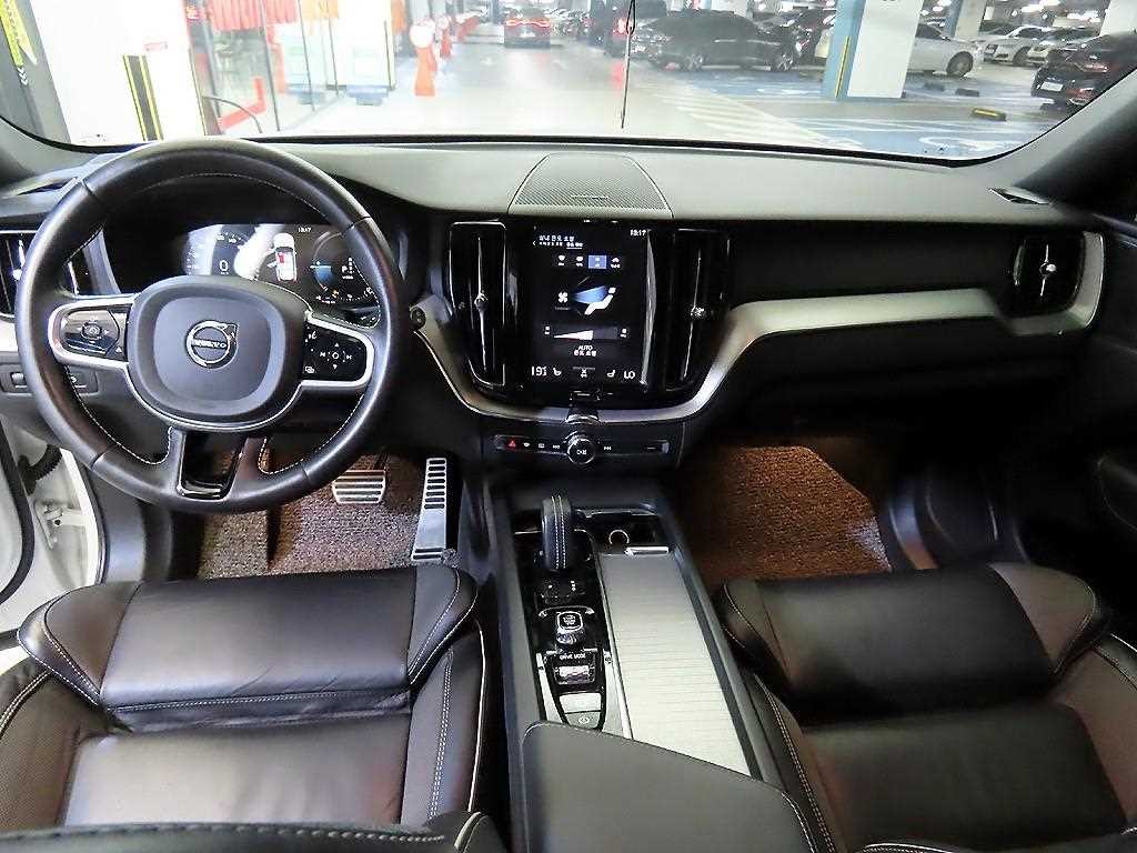볼보 XC60 XC60(2세대) T8 AWD R-디자인 이미지 10