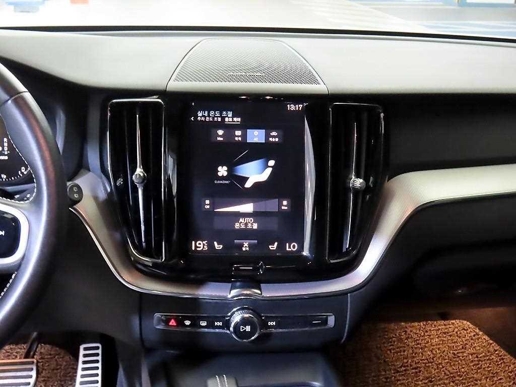 볼보 XC60 XC60(2세대) T8 AWD R-디자인 이미지 11