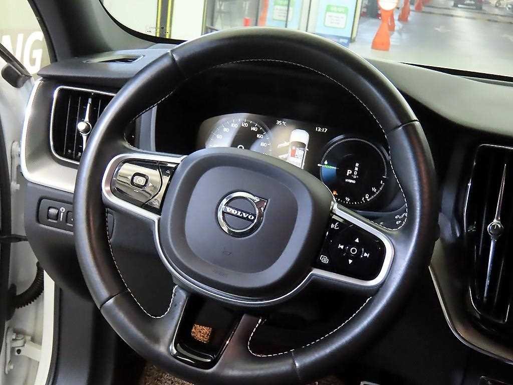 볼보 XC60 XC60(2세대) T8 AWD R-디자인 이미지 8