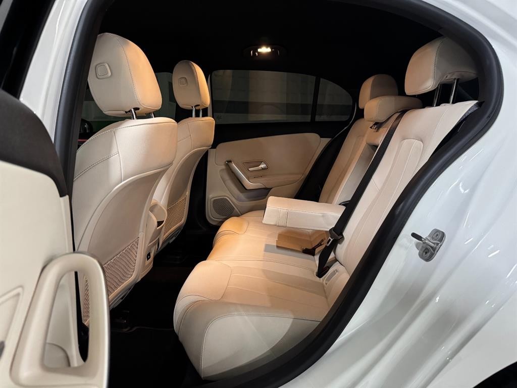 벤츠 A 클래스 A클래스 W177 A220 해치백 이미지 2