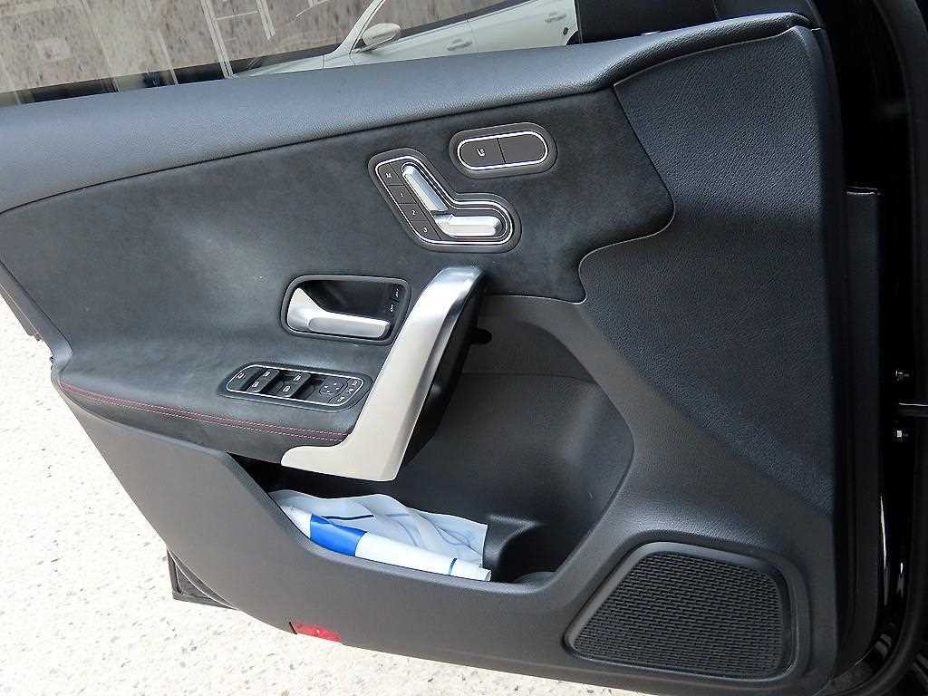 벤츠 A 클래스 A클래스 W177 AMG A45 4MATIC+ 해치백 이미지 12