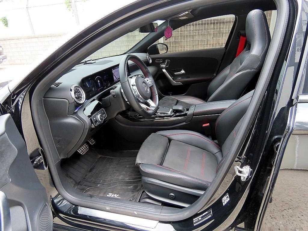 벤츠 A 클래스 A클래스 W177 AMG A45 4MATIC+ 해치백 이미지 5