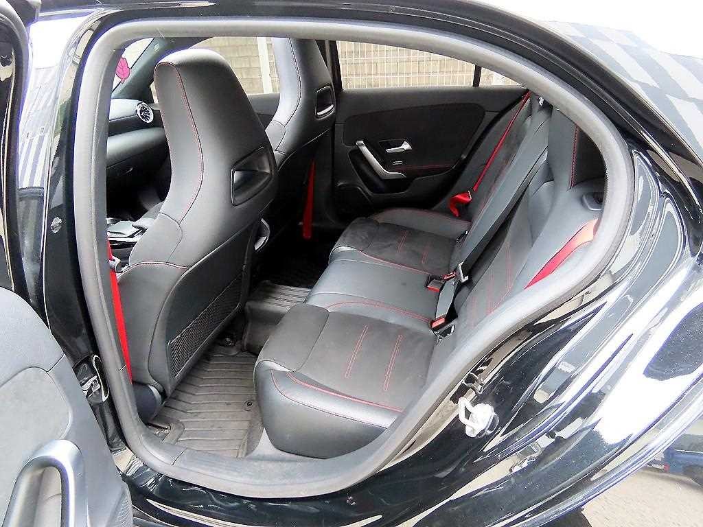 벤츠 A 클래스 A클래스 W177 AMG A45 4MATIC+ 해치백 이미지 6