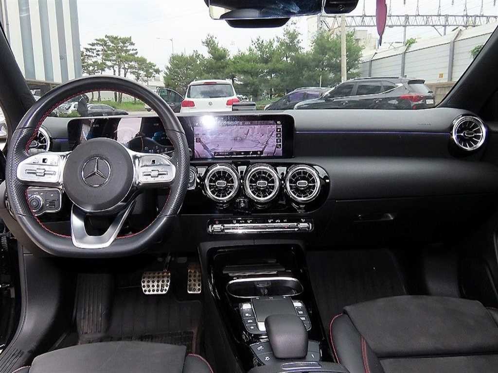 벤츠 A 클래스 A클래스 W177 AMG A45 4MATIC+ 해치백 이미지 7
