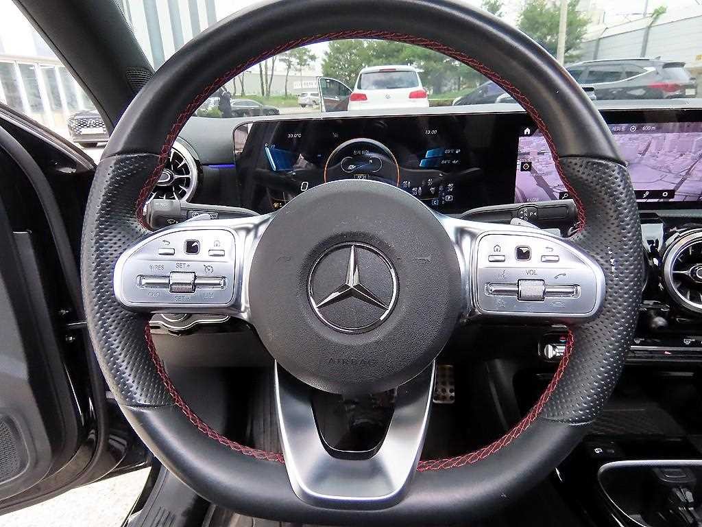 벤츠 A 클래스 A클래스 W177 AMG A45 4MATIC+ 해치백 이미지 8