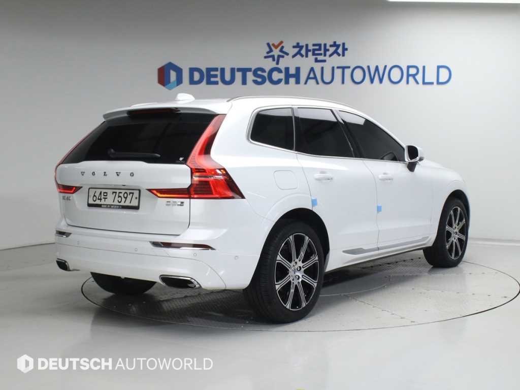 볼보 XC60 XC60(2세대) D5 AWD 인스크립션 이미지 2