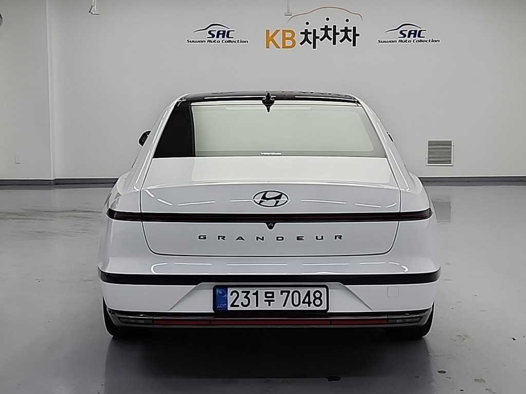 현대 그랜저 그랜저 (GN7) 가솔린 2.5 2WD 캘리그래피 이미지 3