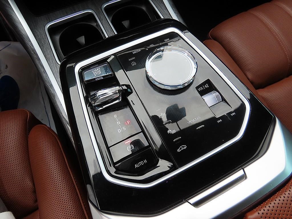 BMW 7시리즈 7시리즈 (G70) 740i sDrive M 스포츠 이미지 11