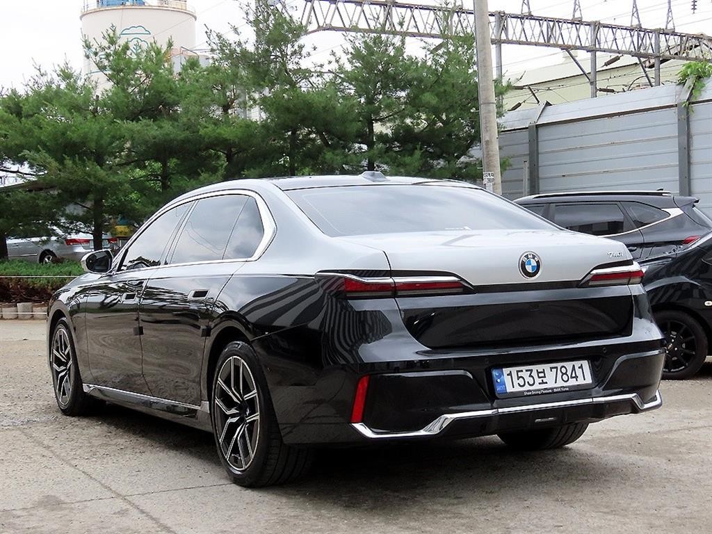 BMW 7시리즈 7시리즈 (G70) 740i sDrive M 스포츠 이미지 3