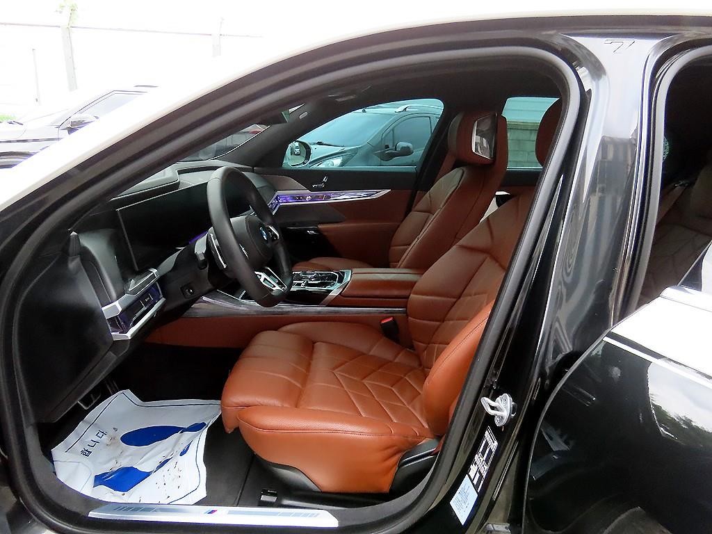 BMW 7시리즈 7시리즈 (G70) 740i sDrive M 스포츠 이미지 5