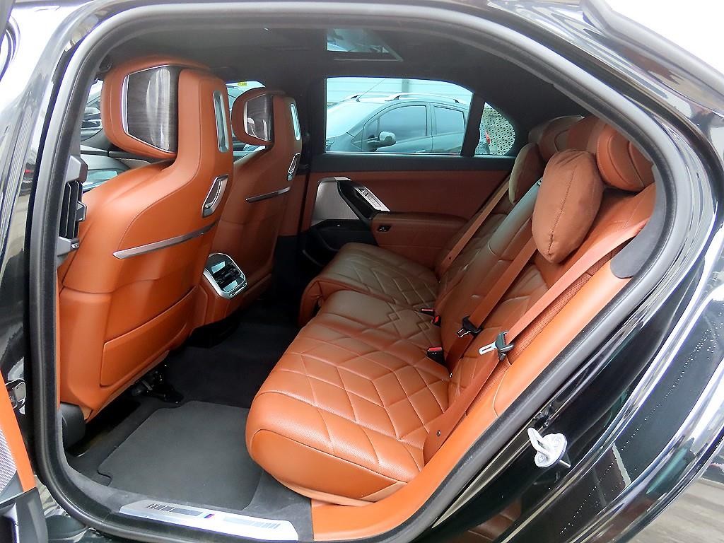 BMW 7시리즈 7시리즈 (G70) 740i sDrive M 스포츠 이미지 6