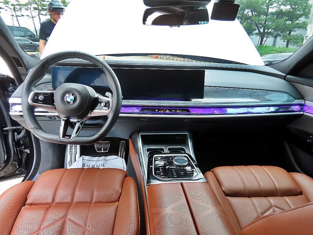 BMW 7시리즈 7시리즈 (G70) 740i sDrive M 스포츠 이미지 7