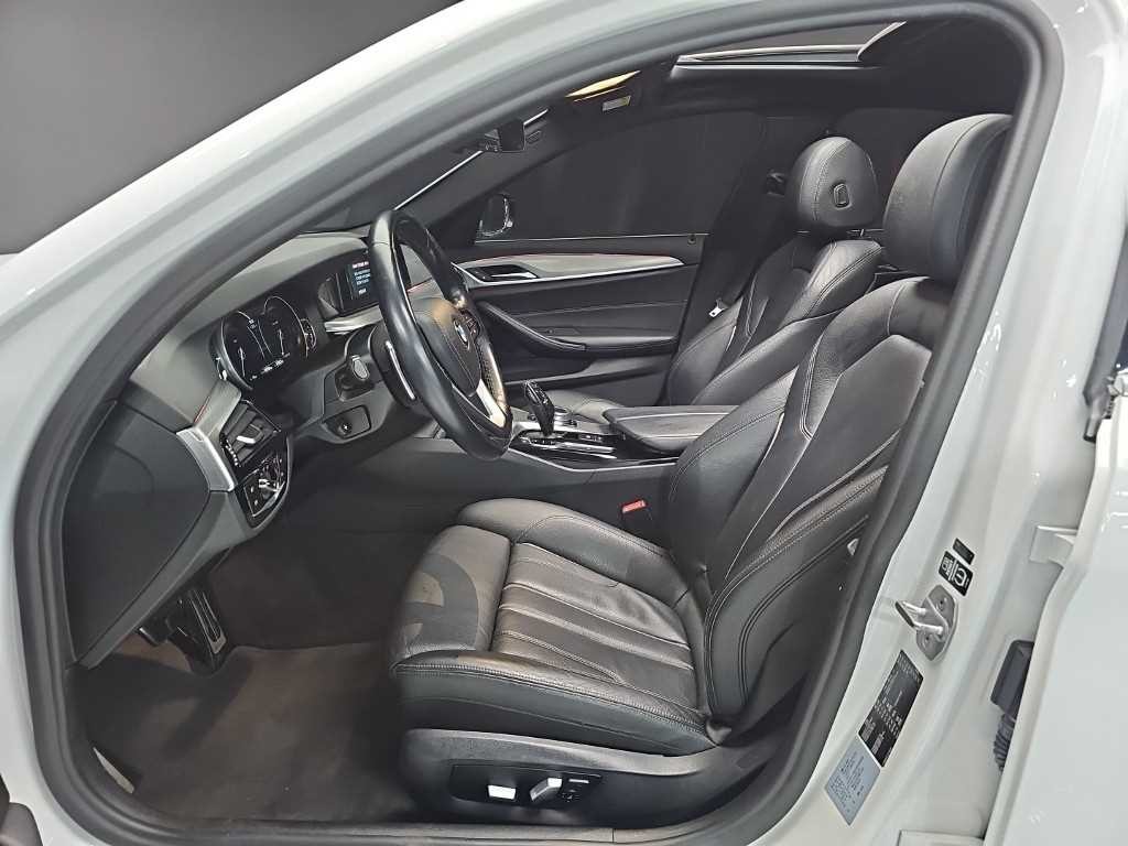 BMW 5시리즈 5시리즈 (G30) 520d M 스포츠 플러스 이미지 11