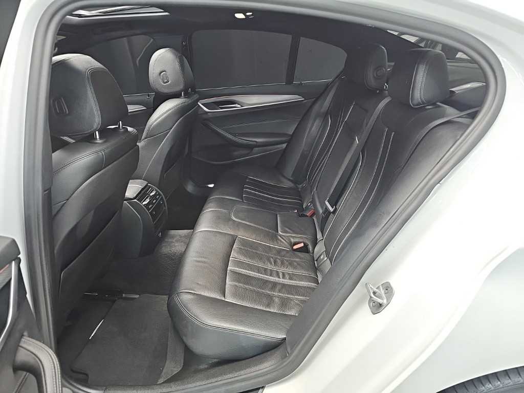 BMW 5시리즈 5시리즈 (G30) 520d M 스포츠 플러스 이미지 12