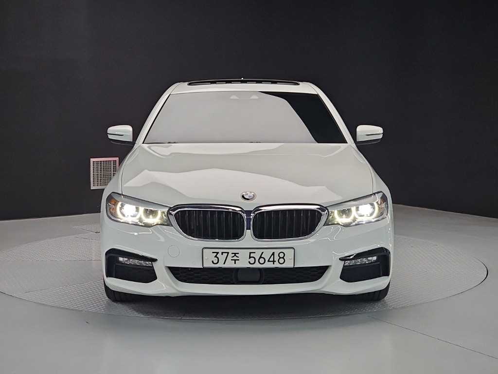 BMW 5시리즈 5시리즈 (G30) 520d M 스포츠 플러스 이미지 2