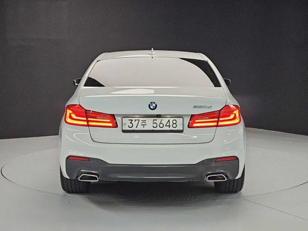 BMW 5시리즈 5시리즈 (G30) 520d M 스포츠 플러스 이미지 3