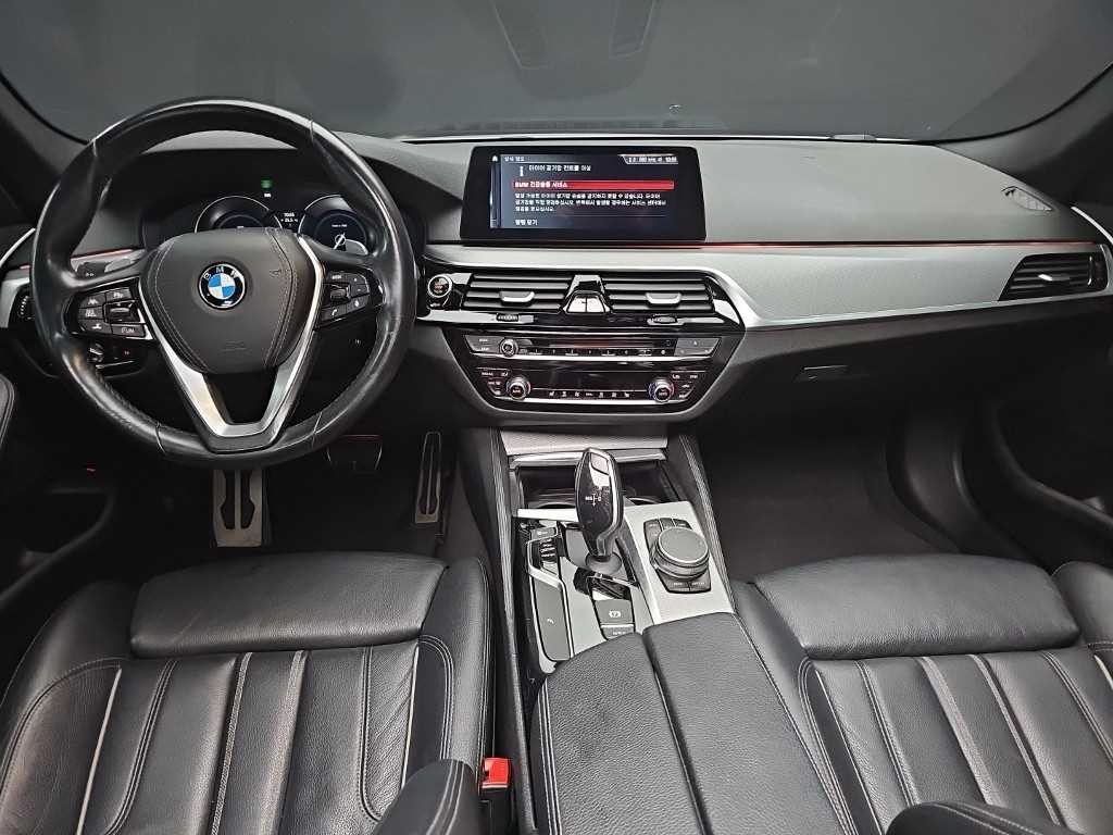 BMW 5시리즈 5시리즈 (G30) 520d M 스포츠 플러스 이미지 7