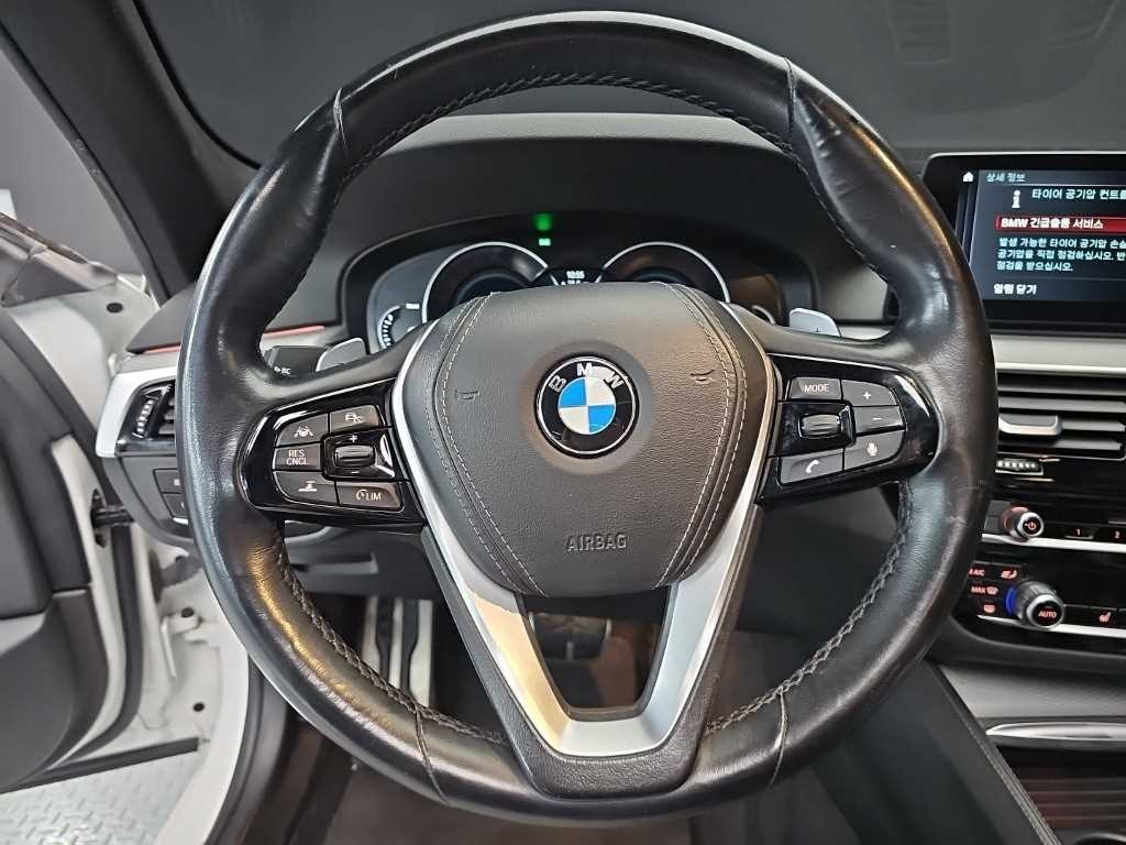 BMW 5시리즈 5시리즈 (G30) 520d M 스포츠 플러스 이미지 9