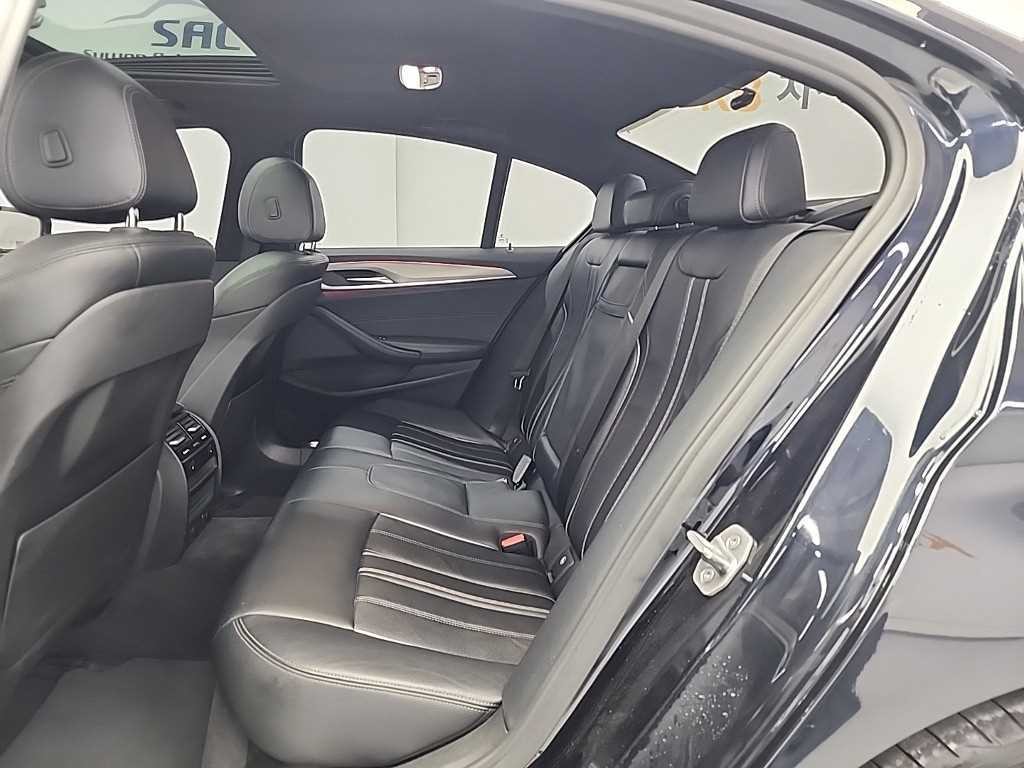 BMW 5시리즈 5시리즈 (G30) 530i M 스포츠 플러스 이미지 12