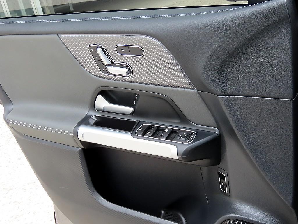 벤츠 EQB EQB (X243) EQB 300 4MATIC 이미지 11