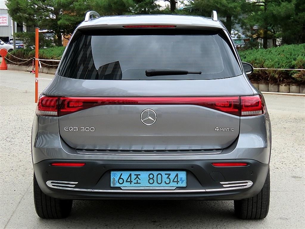 벤츠 EQB EQB (X243) EQB 300 4MATIC 이미지 4