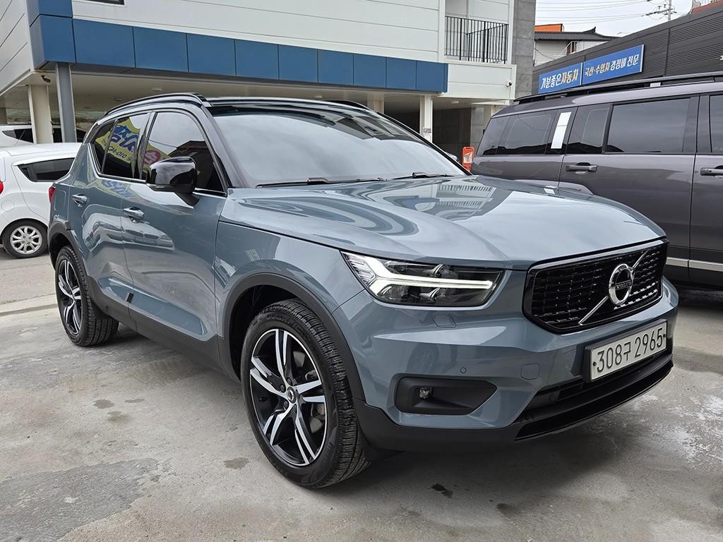 볼보 XC40 T4 4WD R-디자인 이미지 2