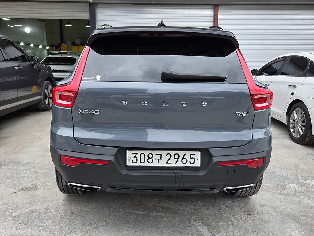 볼보 XC40 T4 4WD R-디자인 이미지 4