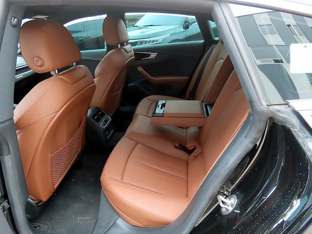 아우디 A5 A5 (F5) 40 TFSI 콰트로 프리미엄 스포트백 이미지 6