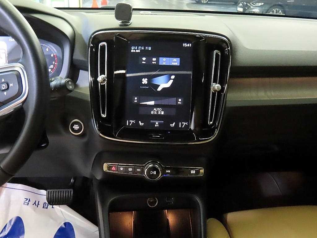 볼보 XC40 B4 AWD 인스크립션 이미지 11