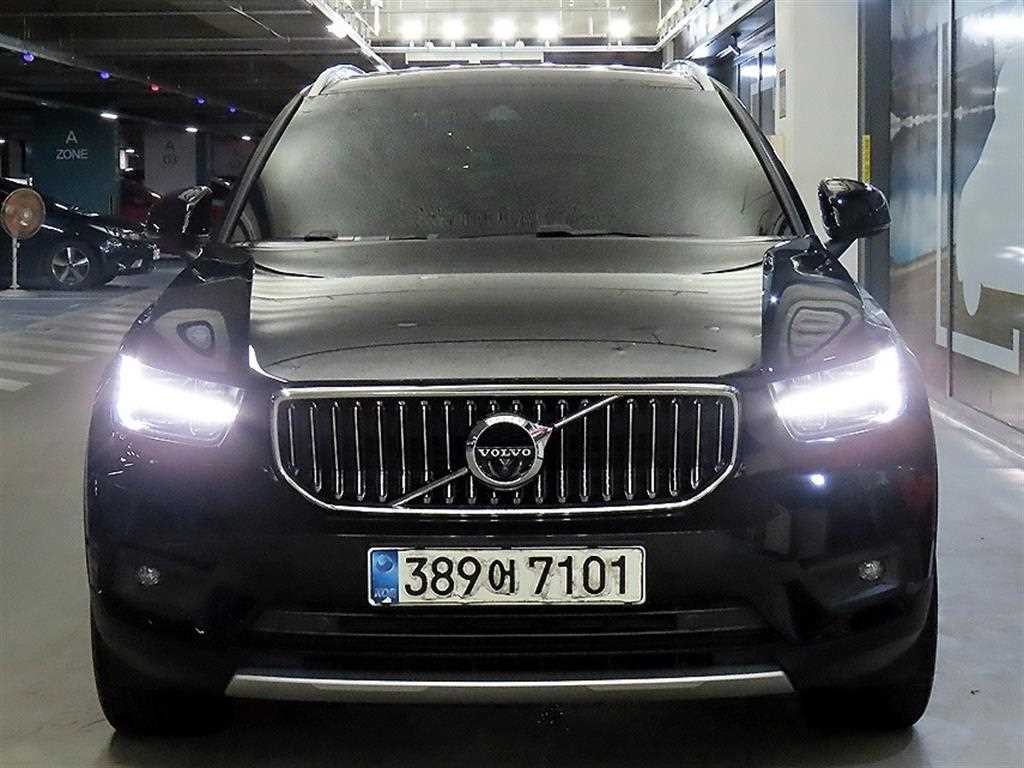볼보 XC40 B4 AWD 인스크립션 이미지 2